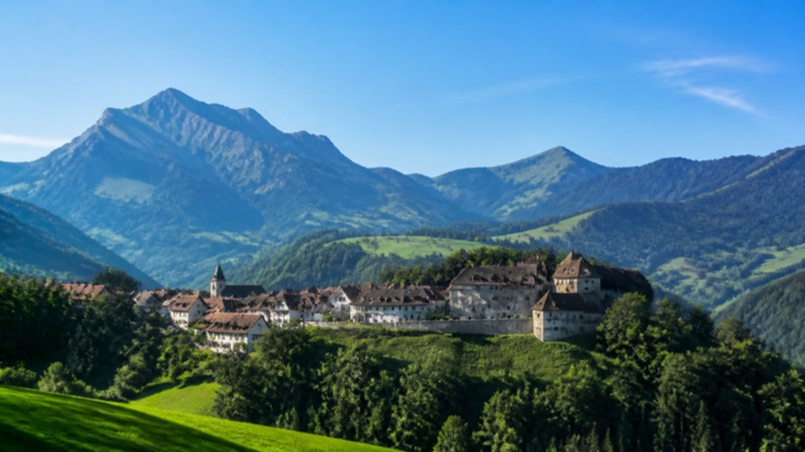 La Gruyère et ses montagnes, près de Bulle